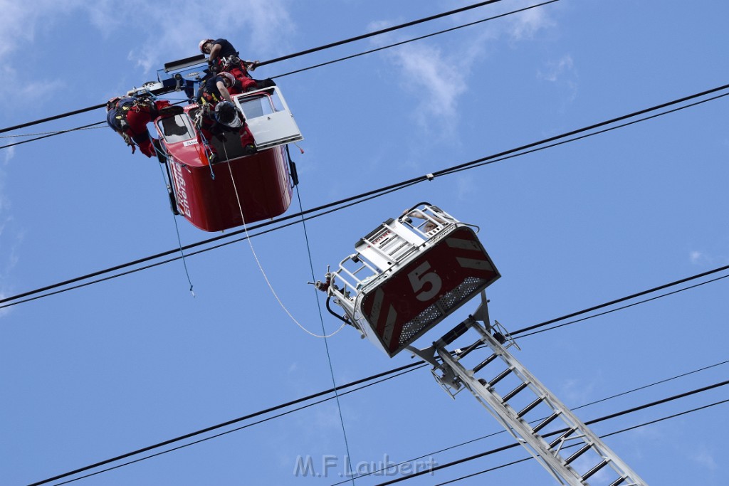 Koelner Seilbahn Gondel blieb haengen Koeln Linksrheinisch P269.JPG - Miklos Laubert